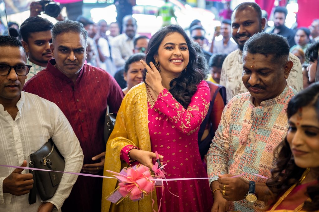 SDsridivya's tweet photo. Thank you for all the love #Malaysia 🩷 https://t.co/mo15KG3xB0