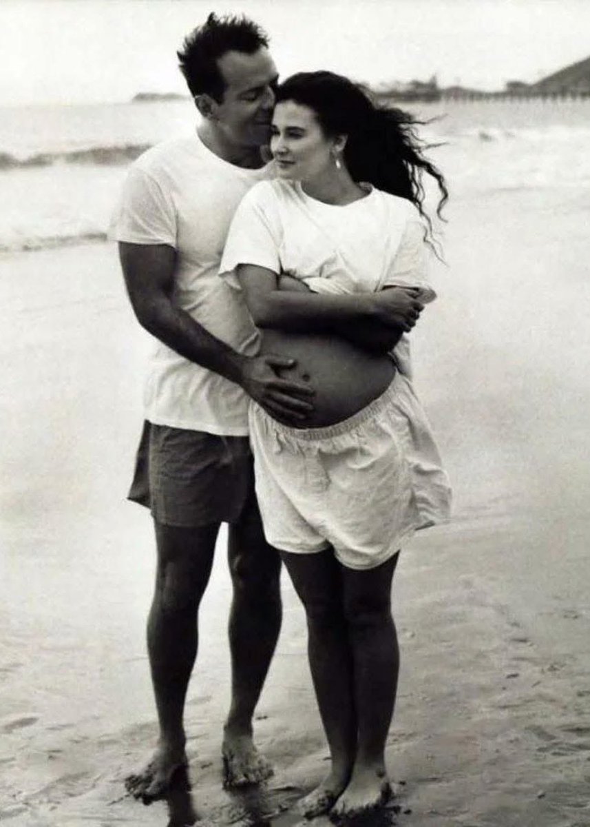 modernhistory's tweet photo. Bruce Willis and Demi Moore, they were in love 1988 https://t.co/vzcqclCUNe