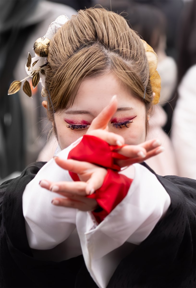 KacchanPic's tweet photo. 2025-12-14 瑞浪バサラカーニバル
第3会場 公園線南会場

彩ノ京-ハナノミヤコ- 『来し方、行く末』

恋しや　はなふるさと ゆく川　流れど
消えては　また結びて 行く末ながらう

あゝ　時をふれど 懐かし　来し方
夢は　今も巡り
思い出る　ふるさと

#彩ノ京 #バサカニ #バサラカーニバル https://t.co/QrPeXFaJKs