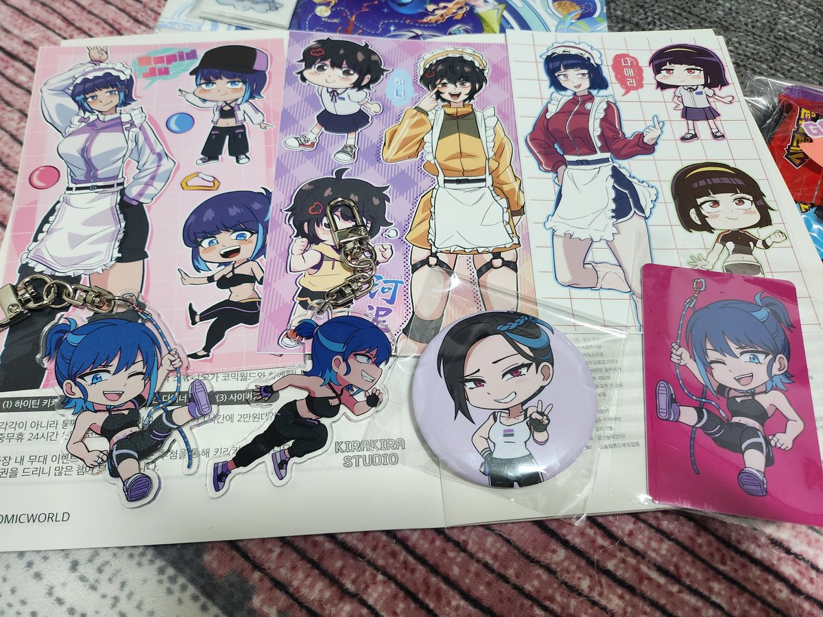 우리장르 대존잘님들 부스털러갔는데
미나창수들이 많아서 다 털리고 없으심..
내 서코 로망 : (여기서부터 여기까지 주세요)하고 싶었는데..
갈로아님 행스바님께 너무 감사드립니다!
행스바님 안오시는줄 알구!! 렌티카드에 이름 못적어드렸는데 넘 죄송해요!!😂😂
쿠키 주신 분 너무 감사합니다!!