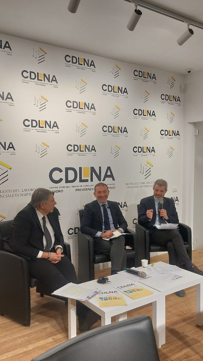 📽️ Una breve fotogallery, del consueto Webinar formativo trasmesso il 19 dicembre dalla sede dell'Ordine dei Consulenti del Lavoro di Napoli.
🎥 Oltre tre ore di diretta, divisi in tre distinte parti, con più di 500 spettatori collegati.