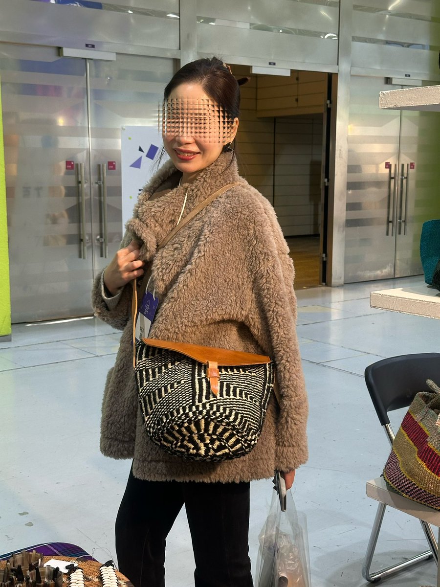 ありがとうございます。 よくお似合いでした。 アクリルサイザルバッグ