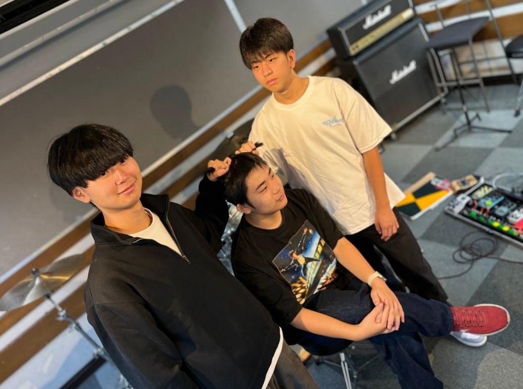 shima_kouriyama's tweet image. 【出演者紹介】

"TRUE ZERO"さん

バンドにてご出演🎶
HOTLINE 通算4回目の参戦🔥

▷HOTLINE出演に向けてひとこと
"TRUE ZEROは4回目の出場で楽しみ方はわかってるんでついてきてください！"

活動はこちら🔗
@truezero_Info