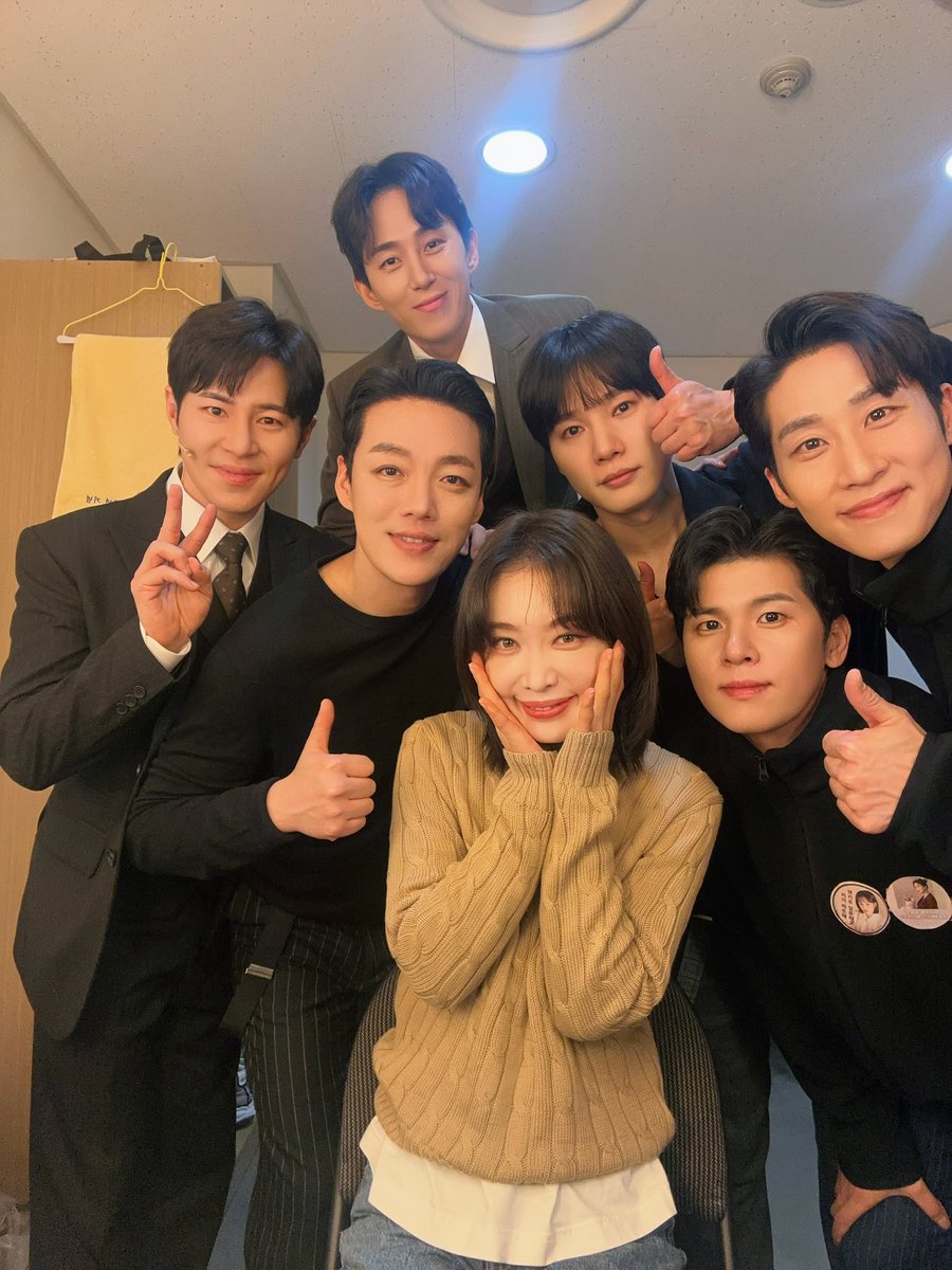 첫공 무사히 올렸습니다:) 함께 해주신 모든 분들 고맙습니다!!