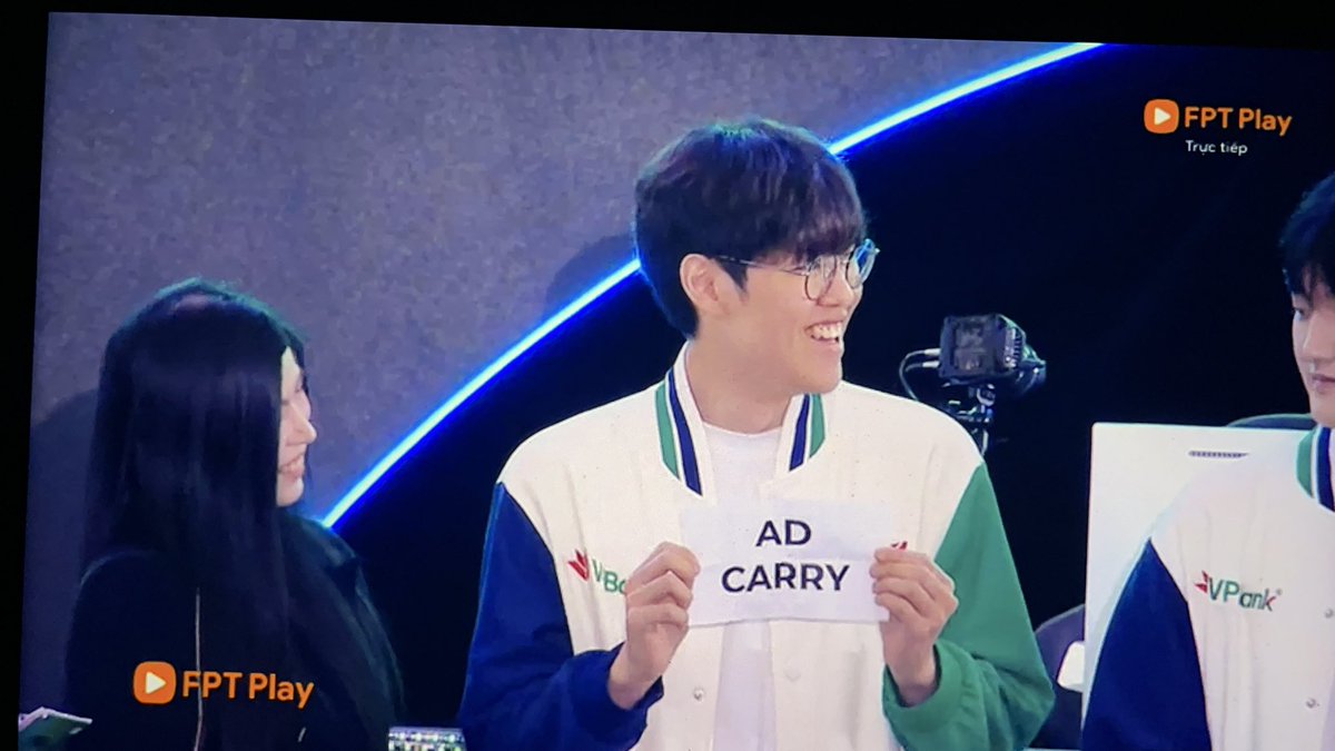 PhamELF's tweet image. #T1  Doran -&amp;gt; MID 
FAKER =&amp;gt; Support
Oner =&amp;gt; AD
Peyz =&amp;gt; Jungle
KERIA=&amp;gt; Top :)))
#T1inVietNam