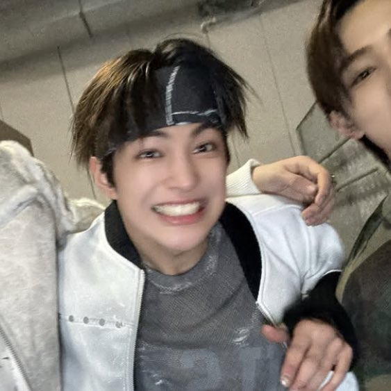 keonholover's tweet photo. 😆 https://t.co/KtlxhUGhBd