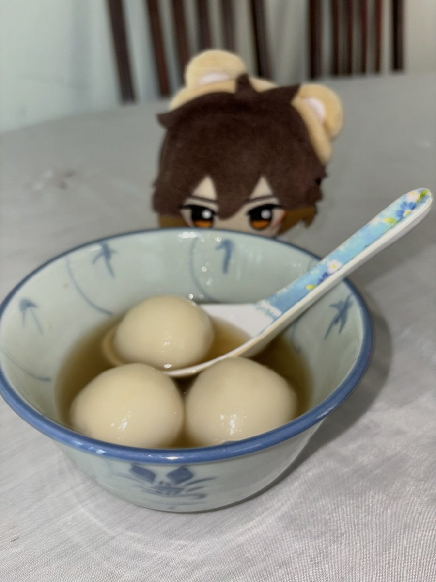 Today Zhongli and Childe eats tangyuan for 天赦日💖