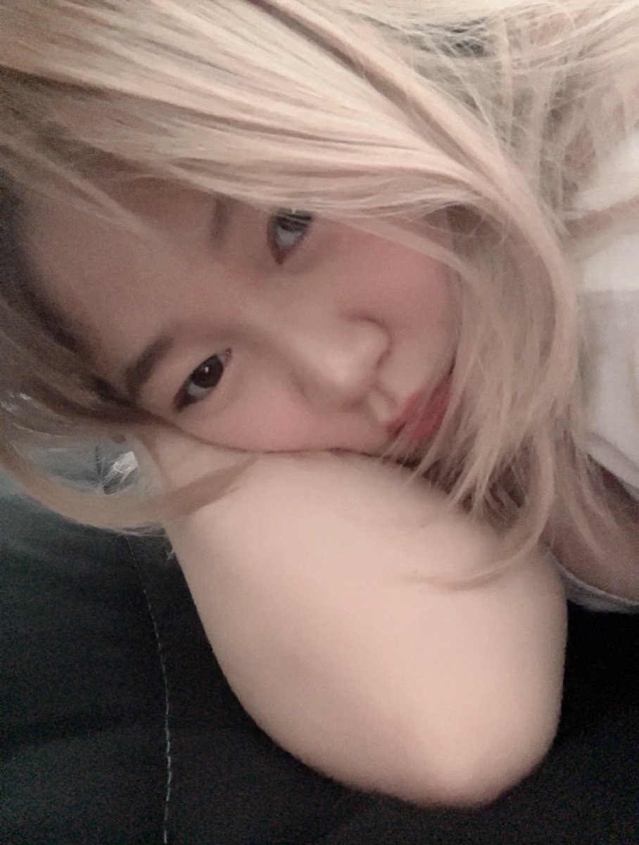 ChxmAxn_'s tweet image. #Skinship