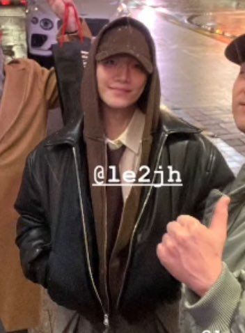 見覚えある👔だなと思ったら、このポスター撮影の後だったのかな