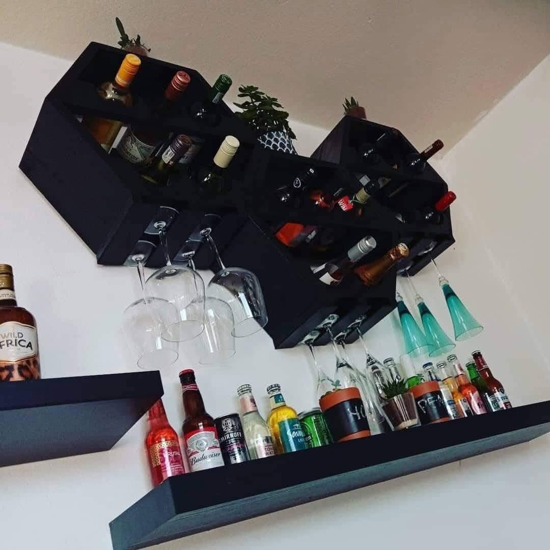 Meet  Muofhe Khumbelo the Founder of Mroandi group from Soweto. He manufacturers a beautiful and decorative furniture🔥

☎️ 0716298960