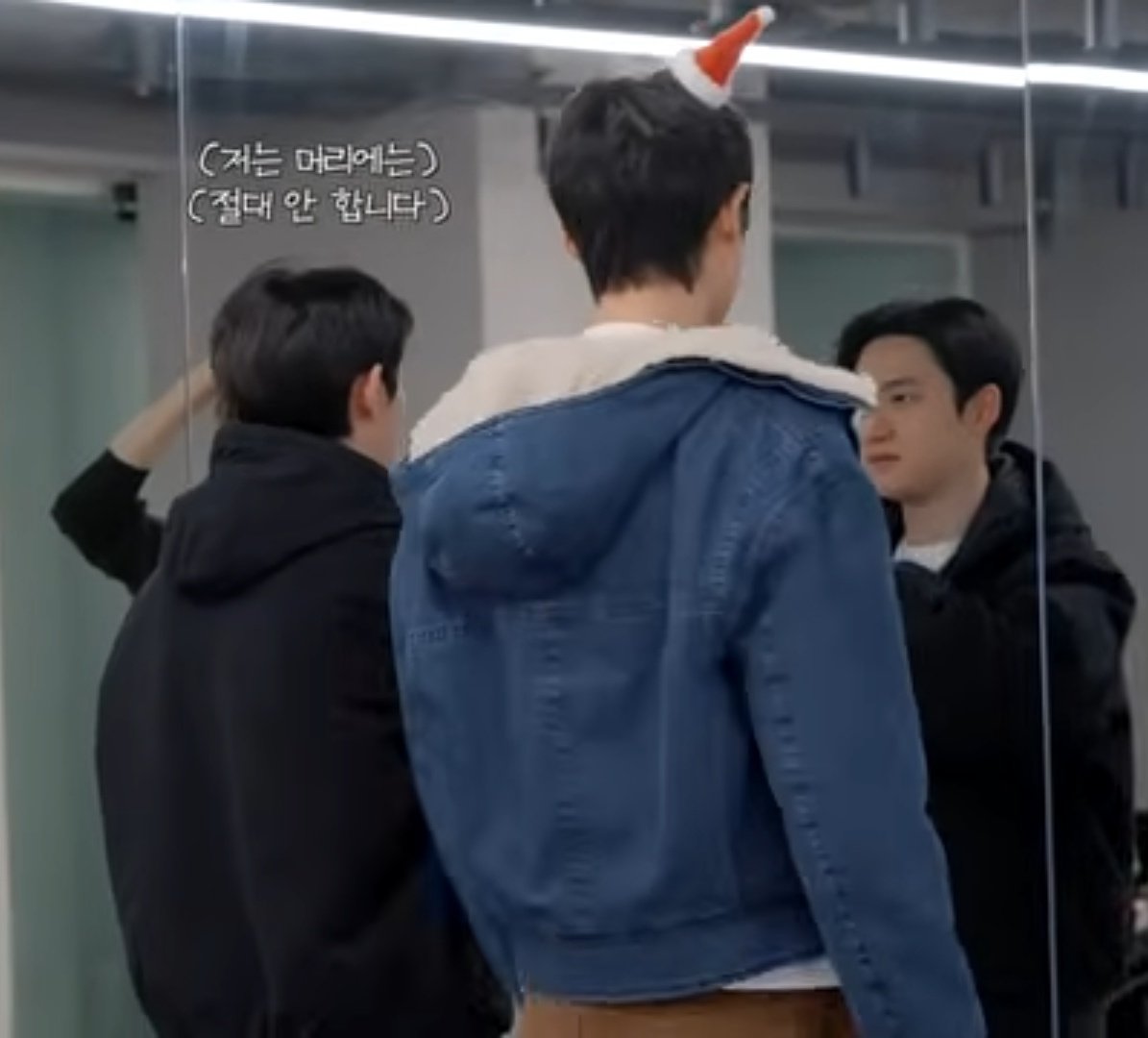 clairmerence's tweet image. เบื้องหลังคนดื้อไม่ยอมติดกิ๊ฟซานต้าบนหัว ผมไม่ทำอะไรแบบนั้นเด็ดขาด ผมทำไม่ได้จริงๆ 555