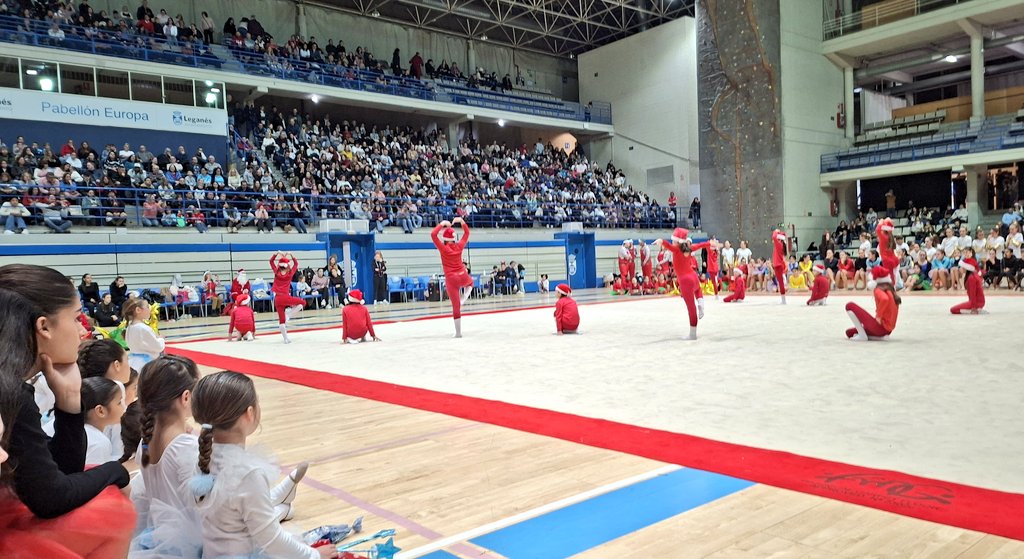 Gracias por permitirme volver a sentir la emoción que despiertan los movimientos acompasados de quienes expresan los sentimientos a través del esfuerzo, el trabajo y la ilusión.

Gracias por el regalo de permitir estar con vosotras, a vuestro lado, sois un regalo para #Leganés