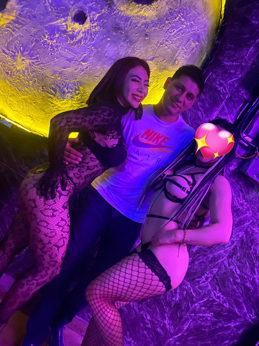 AlexAyala_7's tweet photo. Que noche en @TAKISWINGER  y con estas dos  hermanas diosas 
@DollyKellyReal 
@BarbieandReed https://t.co/fXZtjfIb7k