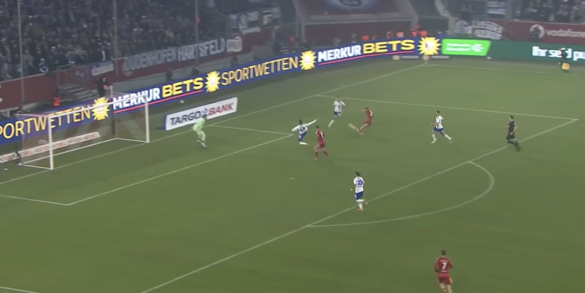 Flemmbo's tweet image. Kannste halt keinem erzählen aus welcher dieser 4 Situationen Florent Muslija das einzige Tor schießt 😂