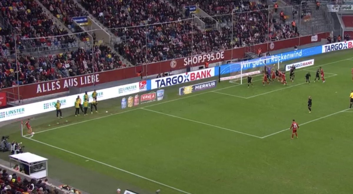 Flemmbo's tweet image. Kannste halt keinem erzählen aus welcher dieser 4 Situationen Florent Muslija das einzige Tor schießt 😂