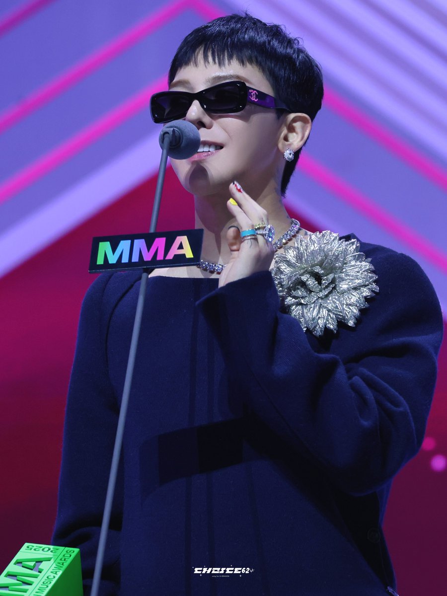 GDs_CHOICE's tweet photo. 251220 Melon Music Awards
😎

#gdragon #gd #권지용 #지드래곤 #權志龍 #kwonjiyong #权志龙 https://t.co/PMLA7uWVgr