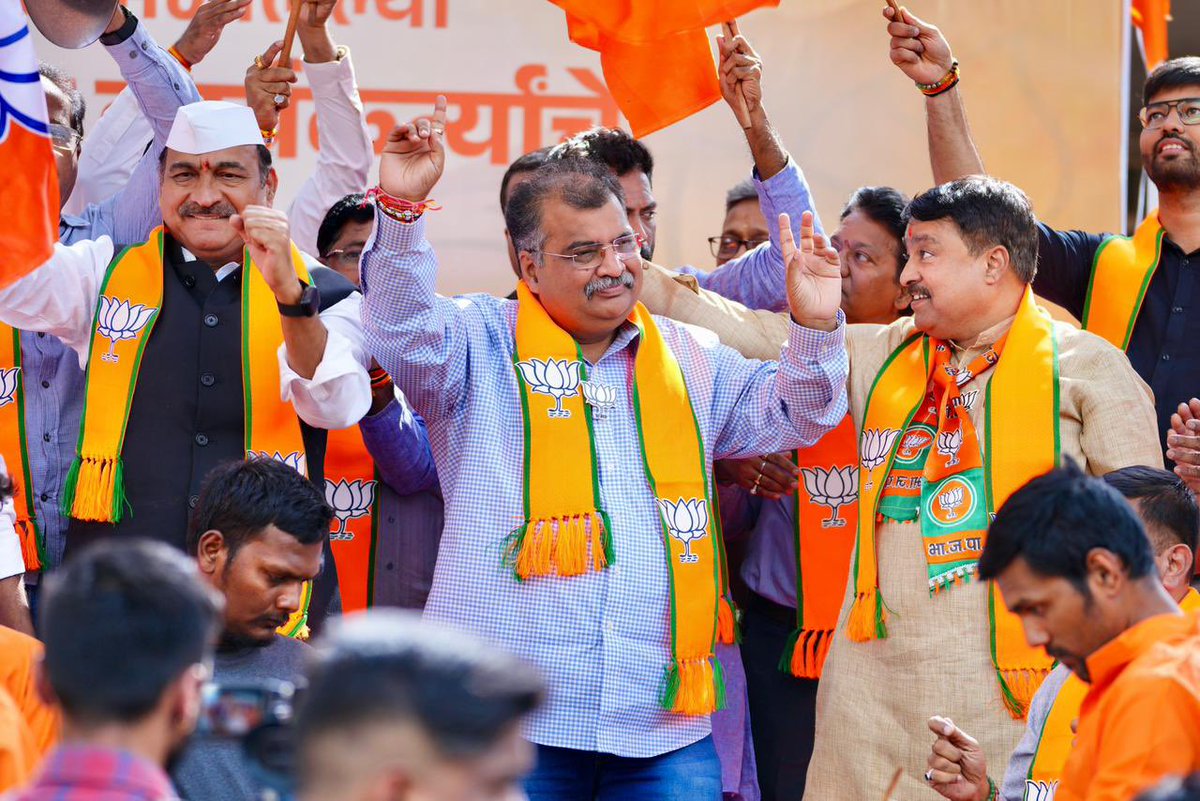 RaviDadaChavan's tweet image. महाराष्ट्र नगरपरिषद व नगरपंचायत निवडणुकांमधील दणदणीत विजयाचे श्रेय हे भाजपा कार्यकर्ते आणि जनतेचे ! 

बूथवरील ५१% टक्क्यांची लढाई ही आपल्याला जिंकायचीच आहे, या इच्छेतून प्रत्येक भाजपा कार्यकर्ता महाराष्ट्रातील नगरपरिषद व नगरपंचायत निवडणुकांमध्ये उतरला. त्यामुळेच या निवडणुकांमध्ये…