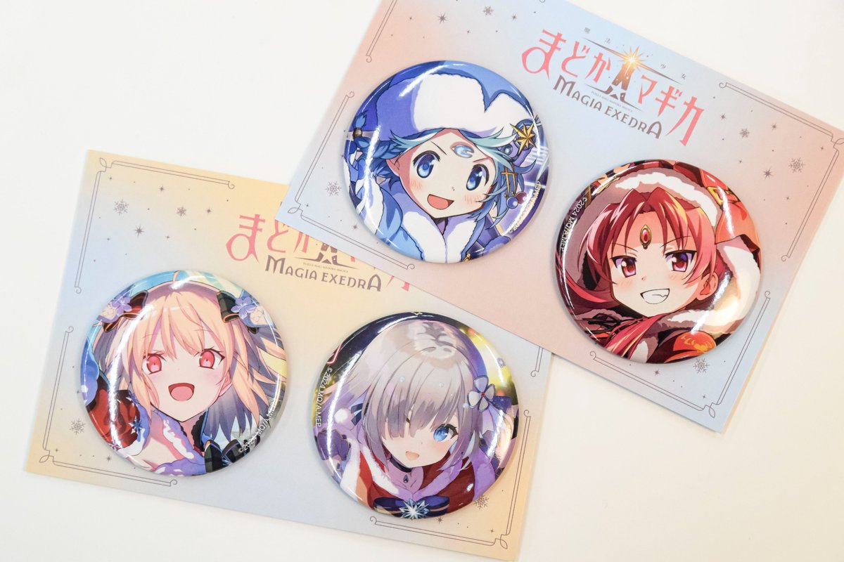 madoka_exedra's tweet image. ✦•┈┈┈┈┈┈┈•✶• ┈┈┈┈┈┈┈•✦　
　　コミックマーケット107
　 #まどドラ グッズラインナップ
✦•┈┈┈┈┈┈┈•✶• ┈┈┈┈┈┈┈•✦　
アルティメットまどかやクリスマスイベントに登場した
魔法少女たちのキオクイラストが新作グッズに✨…