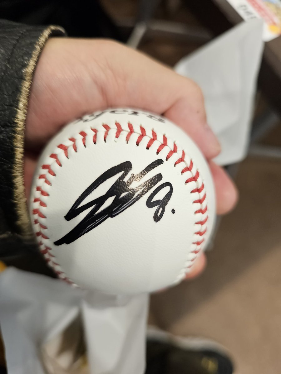 今日のマスコット&TigersGirlsプレミアム交流会でテルのサインボール