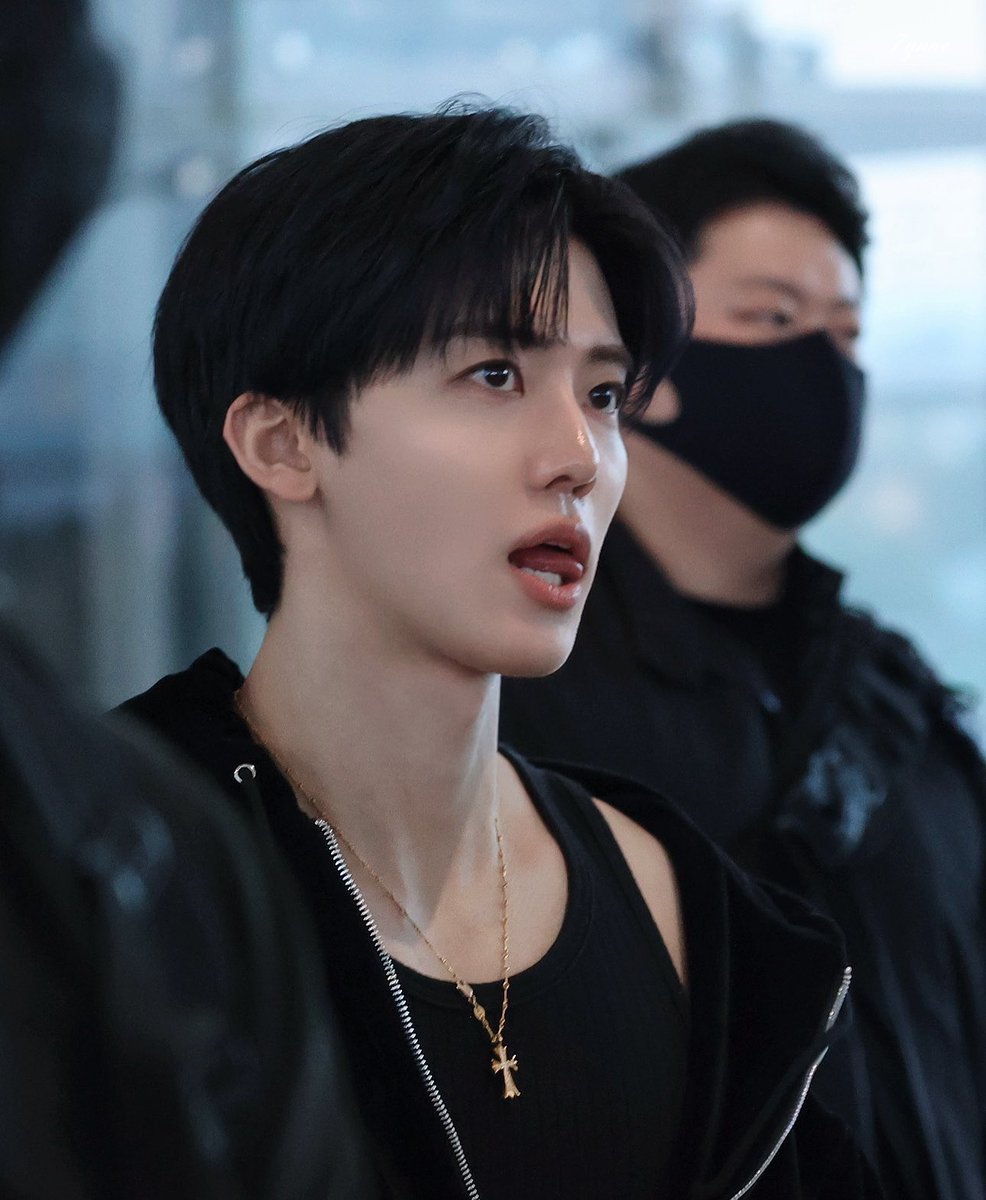 augustmarkie's tweet photo. one of my favorite’s genre of him is jaemin with his tongue habit https://t.co/7yhosxVy8L