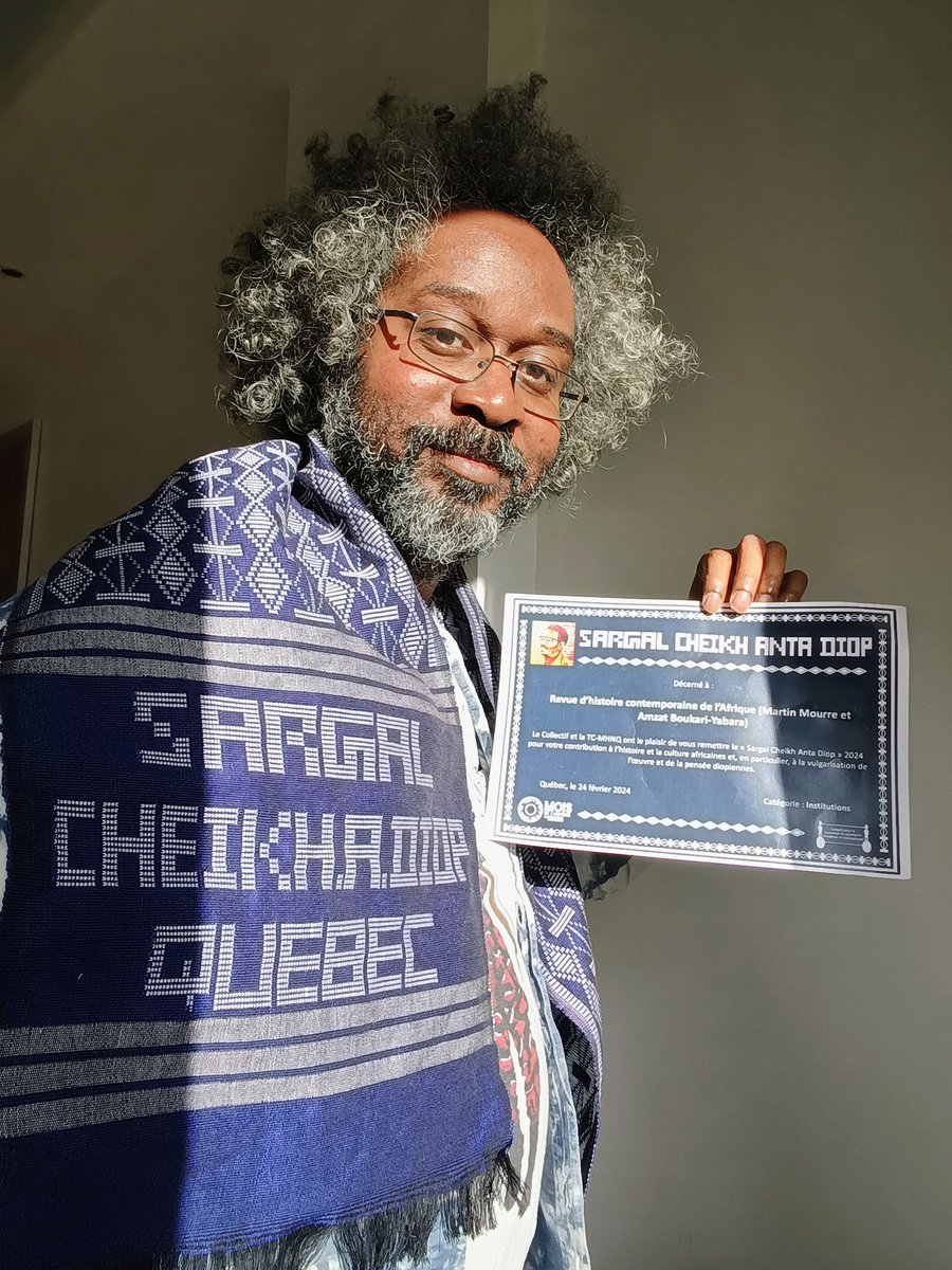 J'ai un doctorat en histoire mais il m'a fallu attendre 19 ans pour recevoir du Québec à Dakar hier mon premier prix pour la codirection d'un numéro de revue consacré à Cheikh Anta Diop. C'est bien ça quand je dis ne pas être un universitaire mais un chercheur militant et assumé.
