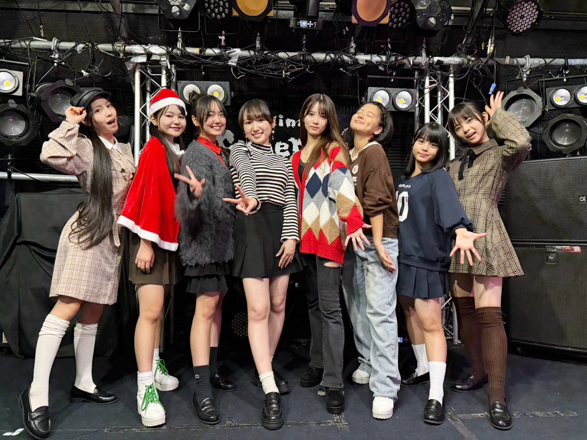 info_OBP's tweet photo. NWO Xmas LIVE 二部
ご来場いただきありがとうございました‼️

メンバーそれぞれのクリスマス風私服大好評でした👏✨特典会も混雑の中ご協力いただきありがとうございました！

いよいよ2025年のライブ残すところあと一回！
12/28(日)CyberBox忘年会ライブ🔥
#OBP と一緒に締めくくりましょう✨
🎫 https://t.co/xkww8UGch2
