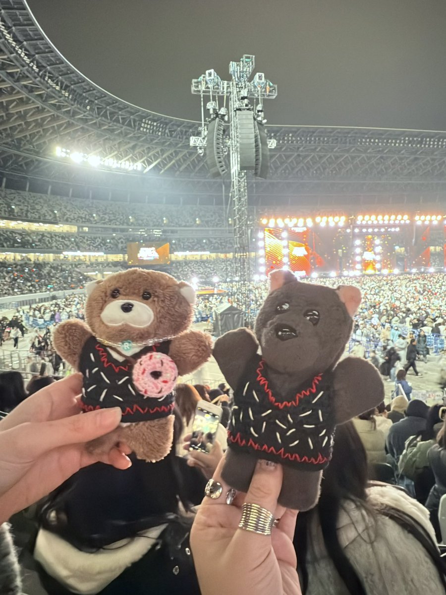 Music Bank fes 20251213
時差ミューバンの思い出
合同コンには合同コンの良さがあり、とっても楽しかった！
ボネとぷんを一緒に観られたのはいつぶりだったかな？
みっきたん(<a href="/happpy_Friday/">みっきぃ</a>)来てくれて本当にありがとー🫶また行こーね🙌