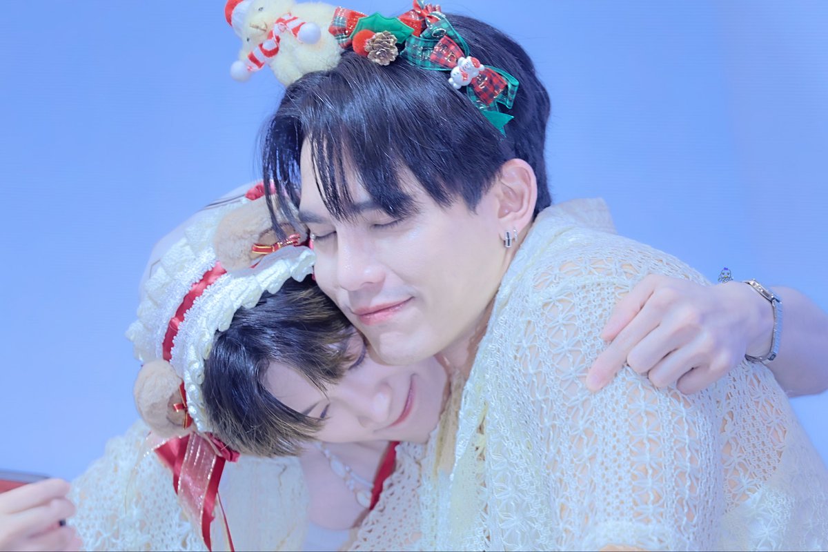 🫂👀

#MaxNatPreChristmasDaySpecial
#MaxNat #mmaxmax #natasitt