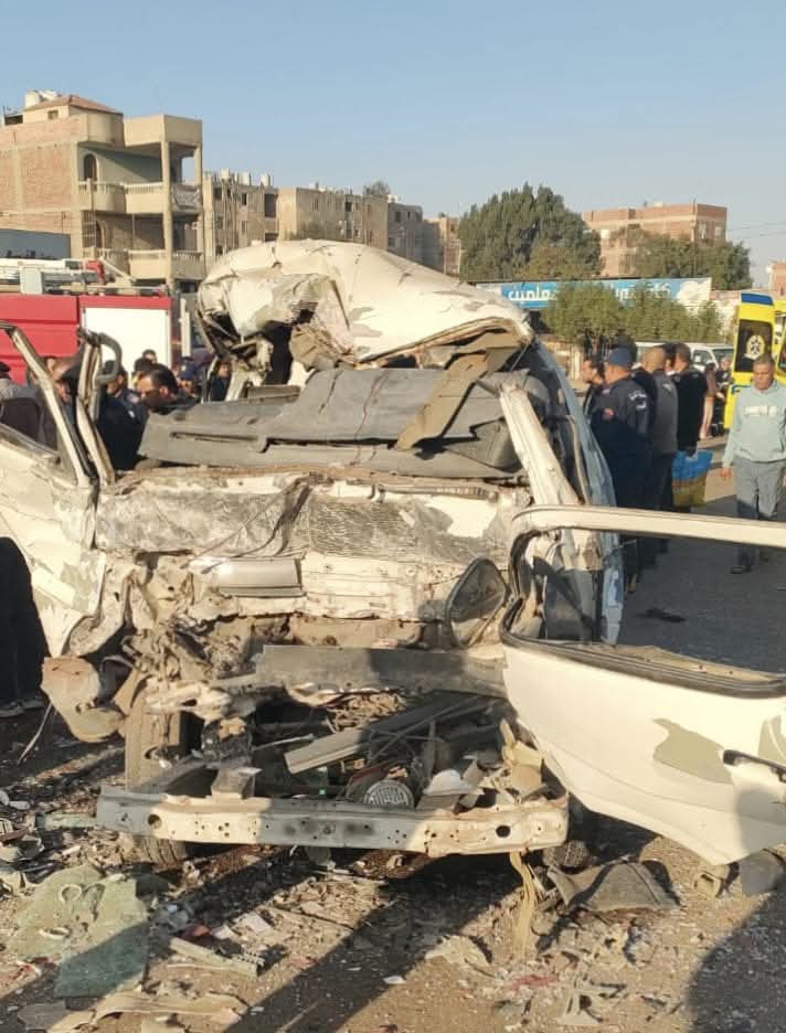 بوابة الوفد| مصرع 3 مواطنين وإصابة 18 آخرين في حادث تصادم مروع بـ #البحيرة 