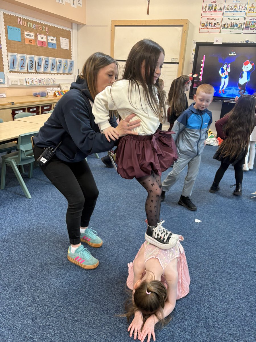 MrsKarenBonar tweet media