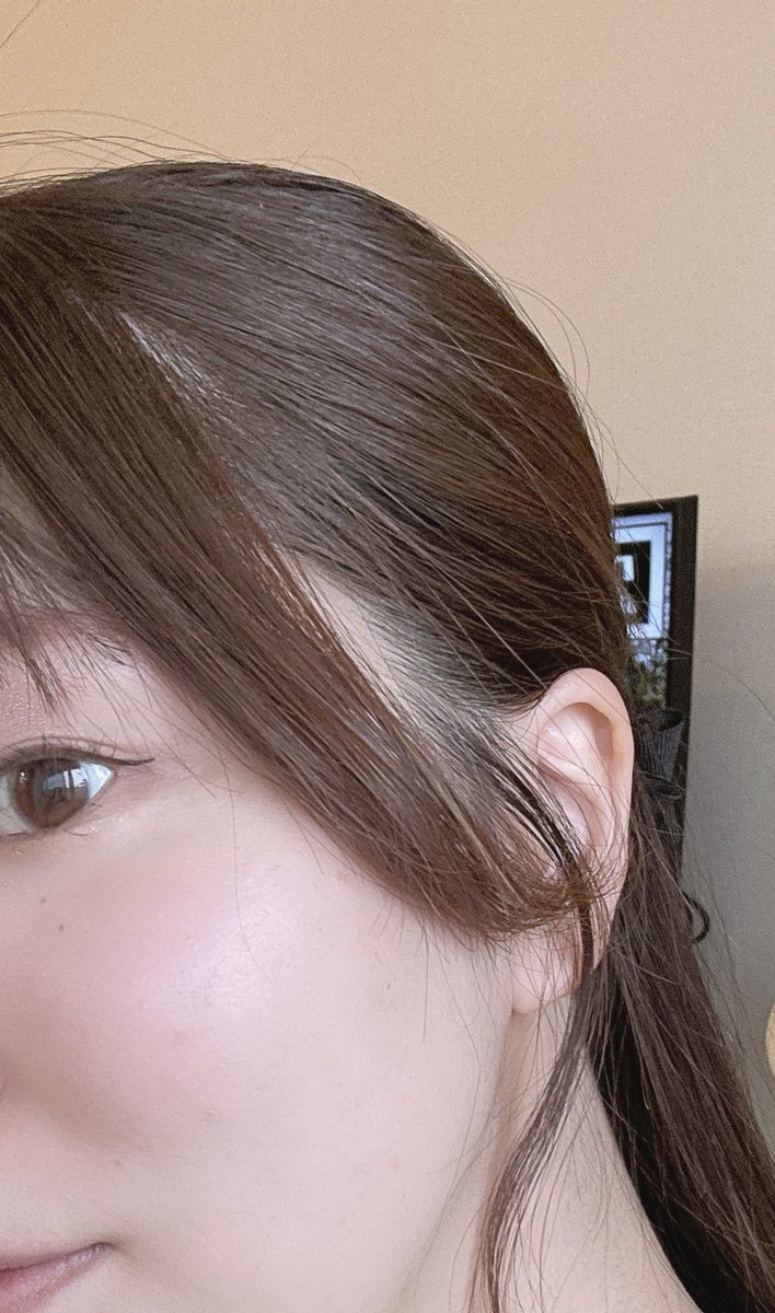 今日はナンバーズイン下地と
ハンスキンのDD♡
コンシーラーなしでも全然均一で綺麗！
化粧崩れも少なめだった！