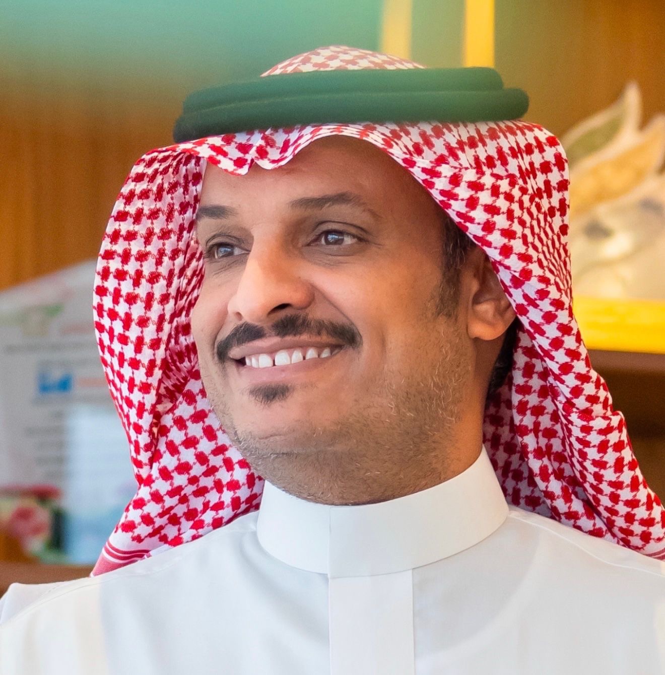 علي الحازمي في مقال عبر سبق: مهرجان الملك عبدالعزيز للصقور لم يعد فعالية تراثية فقط، بل مشروع اتصالي ذكي يقدّم الهوية السعودية للعالم بسردية حديثة، تمزج الموروث بالأرقام القياسية، وتحول الصقر إلى رمز عالمي للشموخ والطموح والقدرة على تسويق هويتنا الوطنية بثقة 