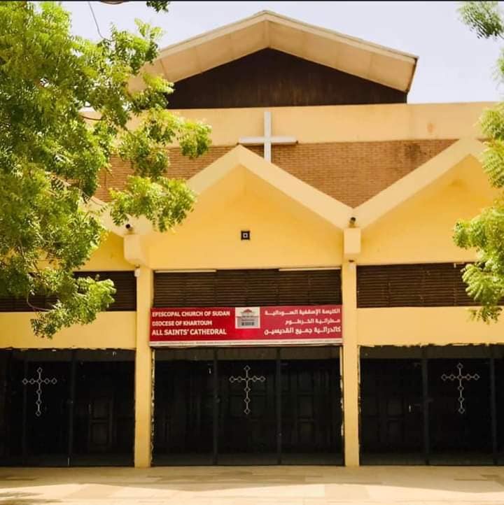 حسب بيان صادر من كبير الاساقفة:
في 15 يونيو 2023 ارتكبت قوات الدعم السريع جريمة جسيمة بحق دور العبادة، باحتلال كاتدرائية جميع القديسين (الكنيسة الأسقفية الأنجليكانية) بالعمارات – الخرطوم، وتحويلها إلى مقر عسكري، مع كسر الأبواب ونهب الممتلكات وسرقة سيارات الكنيسة تحت تهديد السلاح.