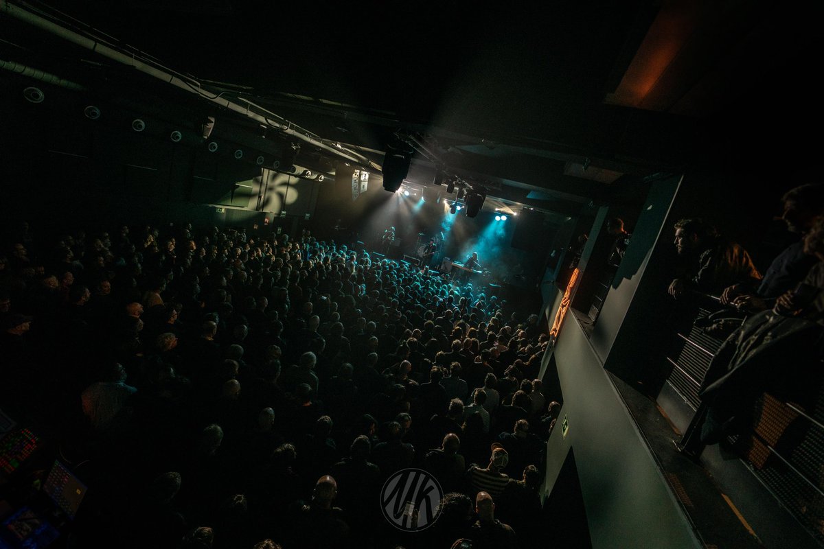 No es creíble que una banda después de 35 años de carrera firme un concierto tan sobresaliente como el que Lagartija Nick hizo el viernes en <a href="/LaSala_MovArena/">La Sala del Movistar Arena</a>

Sonó arrebatador, enérgico, impecable. Una delicatessen introspectiva, una alucinación densa y poética

📸 <a href="/AMakedaMk/">A.Makeda.MK</a>