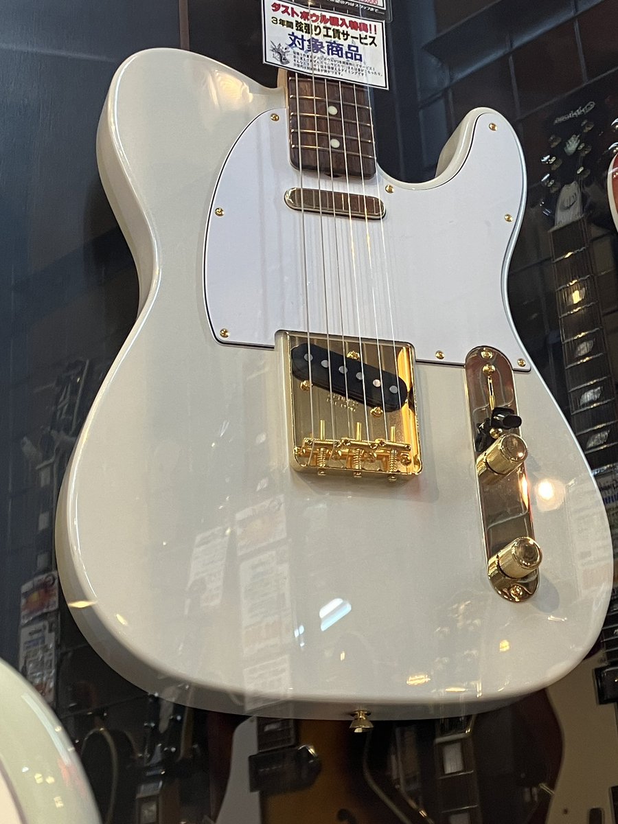 dustbowl_i's tweet photo. ダストボウル前橋店より
みんな大好き #Fender の #限定品 を店頭よりご紹介させていただきます。
黒い #JazzMaster は #MIJ #Hybrid の特別な一本。黒い金属パーツと黒赤黒3plyのPG。
白い #Telecaster はパールホワイトの #MatchingHead 。
ラメバーストのストラトと30周年の #BluesJr 。急いで！ https://t.co/DJ4cC2odl9