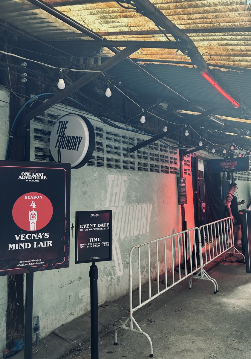 通りに点在する展示やスタンプラリー。路地裏に入口があったりしてワクワクする！夜になったら雰囲気さらに増しそう