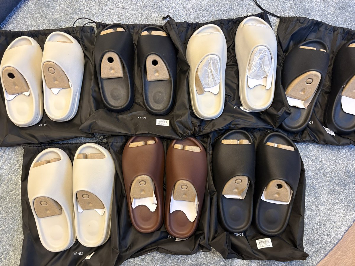 fog_520's tweet photo. YEEZY SLIDEサイレントで大量に届いた https://t.co/x2aKiB0I1k