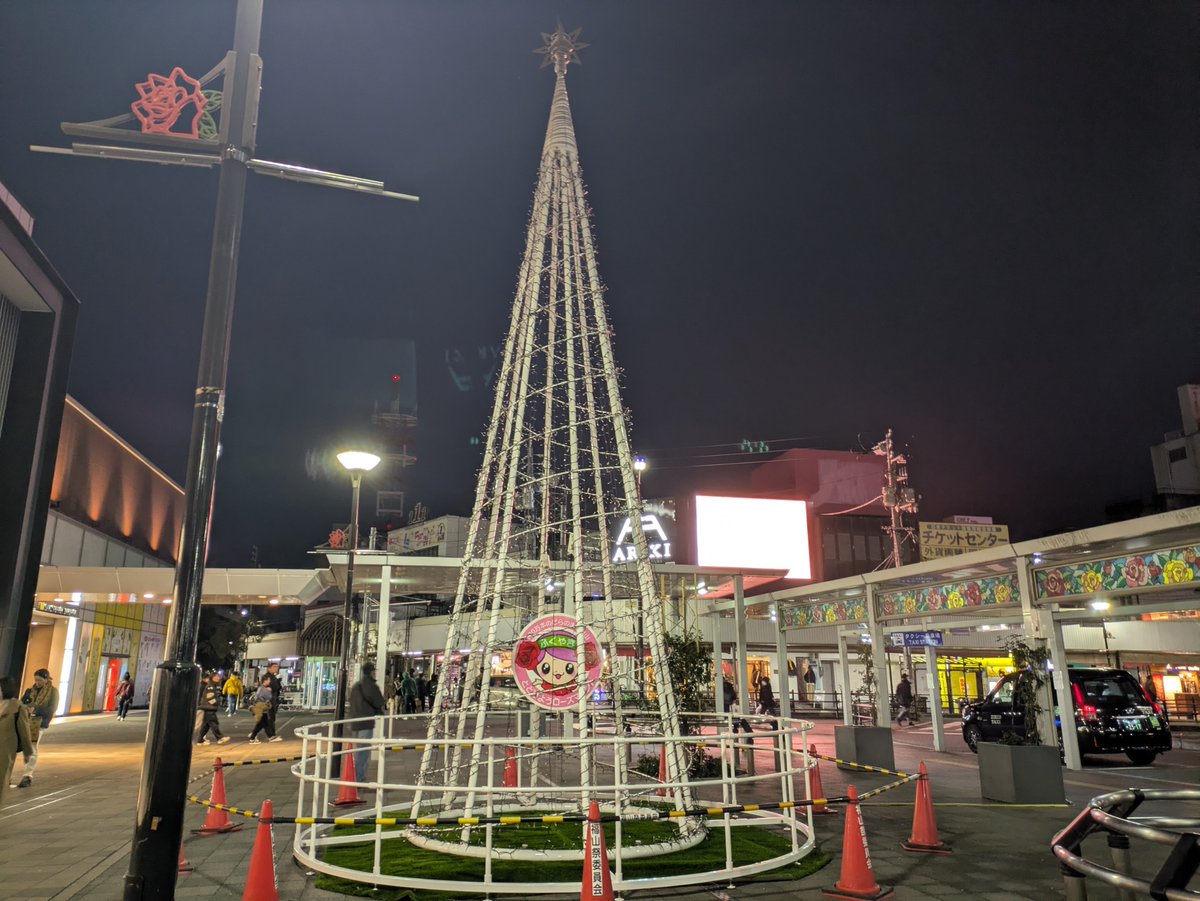 MPF28261113's tweet photo. はやく点灯式しないとクリスマスも正月も終わっちゃうよ！
#福山市 #福山駅 https://t.co/61cWTY2ooa