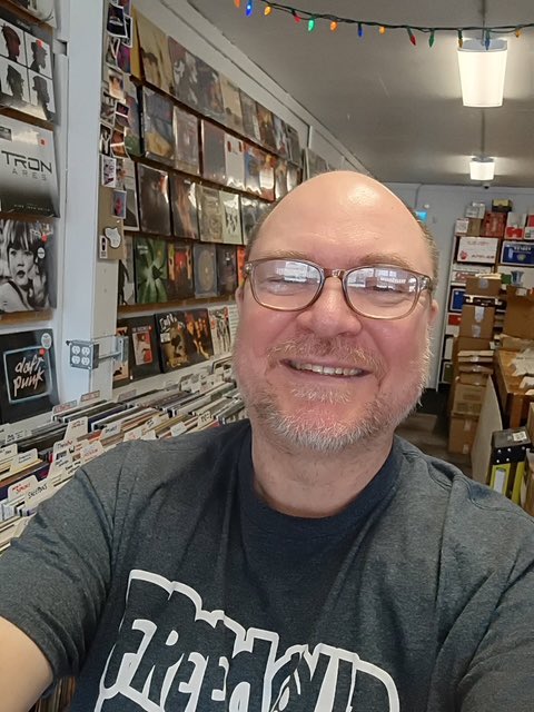 RSDCanada's tweet photo. Happy 40th Anniversary to Edmonton’s incredible @freecloudrecord!
Yes, the 40th Christmas/Holiday season bringing vinyl to the masses.
Congrats to this amazing store for keeping the music flowing for all these years.
Here’s to 40 more!
#vinyl #records #recordstorecorner #rsdc #edmonton