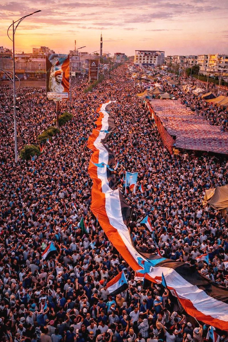 malekalyazidi's tweet photo. حشود يافع تدخل ساحة العروض الان 
طوفان بشري في عدن 

#RestoreSouthState
#استعاده_دوله_الجنوب
#دوله_الجنوب_العربي https://t.co/zKIzWZoduH