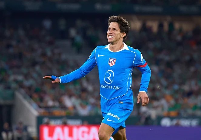 Es un falta de respeto ENORME a Gallagher el sacarlo y volverlo a cambiar, y más cuando Giuliano está dando pena y juega siempre 90 por decreto.
Ya está bien