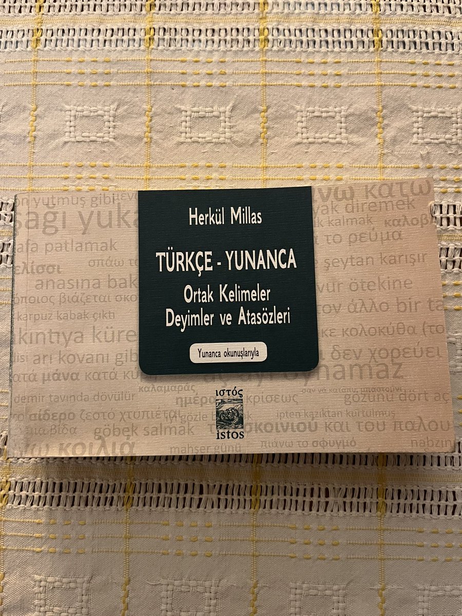 Kütüphanemin en kıymetli sözlükleri arasında. O kadar çok ortak kelime ve deyim var ki, şaşırıyorum. Ortak değerlerin, anlamların ne kadar çok ve güçlü olduğunu görüyorum.