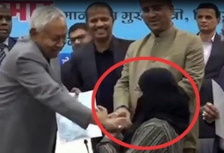 नीतीश कुमार को कुर्सी पर रहने का कोई अधिकार नहीं है जो जो सहमत है वो रीट्वीट करे 👏