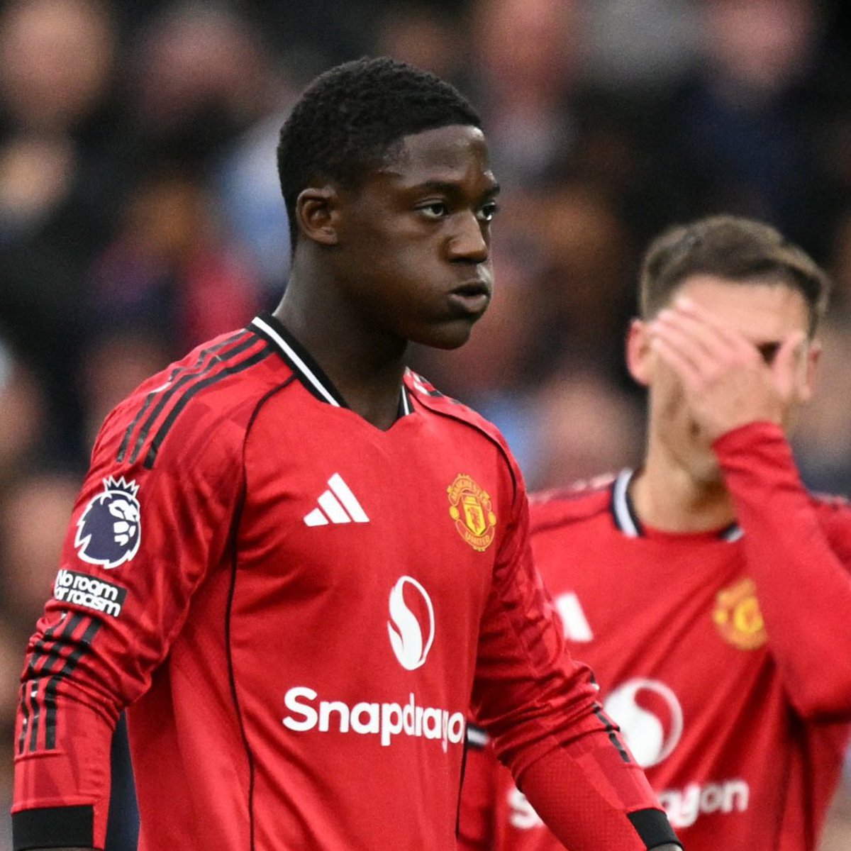 FabrizioRomano's tweet image. 🚨 Amorim: “Kobbie Mainoo needs to fight for his job. I think that is not a bad thing to be on the bench of Man United at 20 years old”.

“I remember Ronaldo was on the bench, sometimes Rooney, Veron… I remember the history of Manchester United and nobody didn’t fall”.