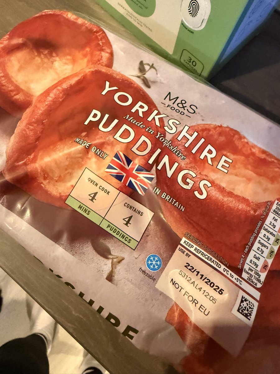 ClaireStua56593's tweet image. Nothing beats facing the ridiculous queues in M&amp;amp;S , getting home then seeing the date …  not even December ffs @marksandspencer #poor #outofdate #wasteoftime