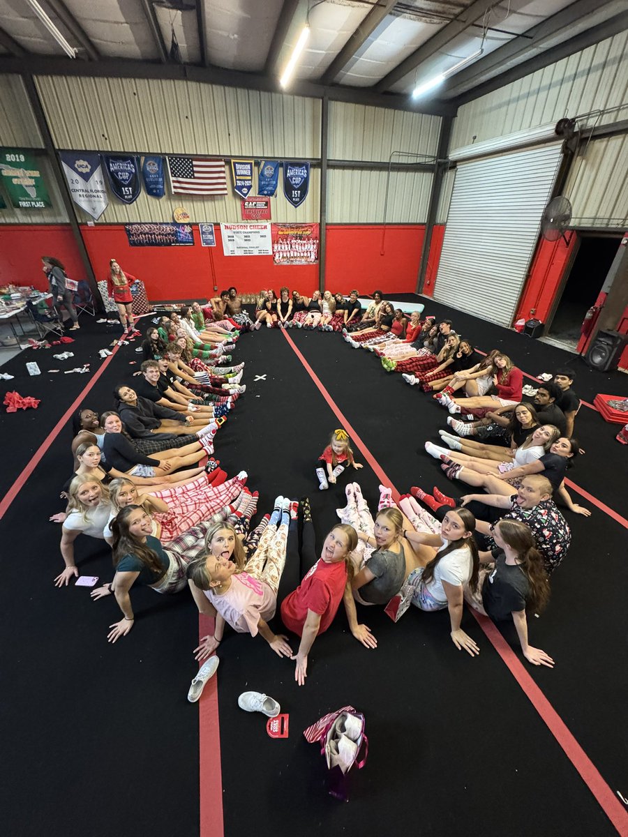 hudsoncheerteam's tweet image. We have had a busy past couple days! Yesterday we had a blast at Battle at the Jungle 🎉

We also had so much fun at our annual Christmas party 🎄 Shoutout to all of our parents who helped make this the best one yet ❤️
#cheer #cheerleading #highschoolcheer #coedcheer #hudsoncheer