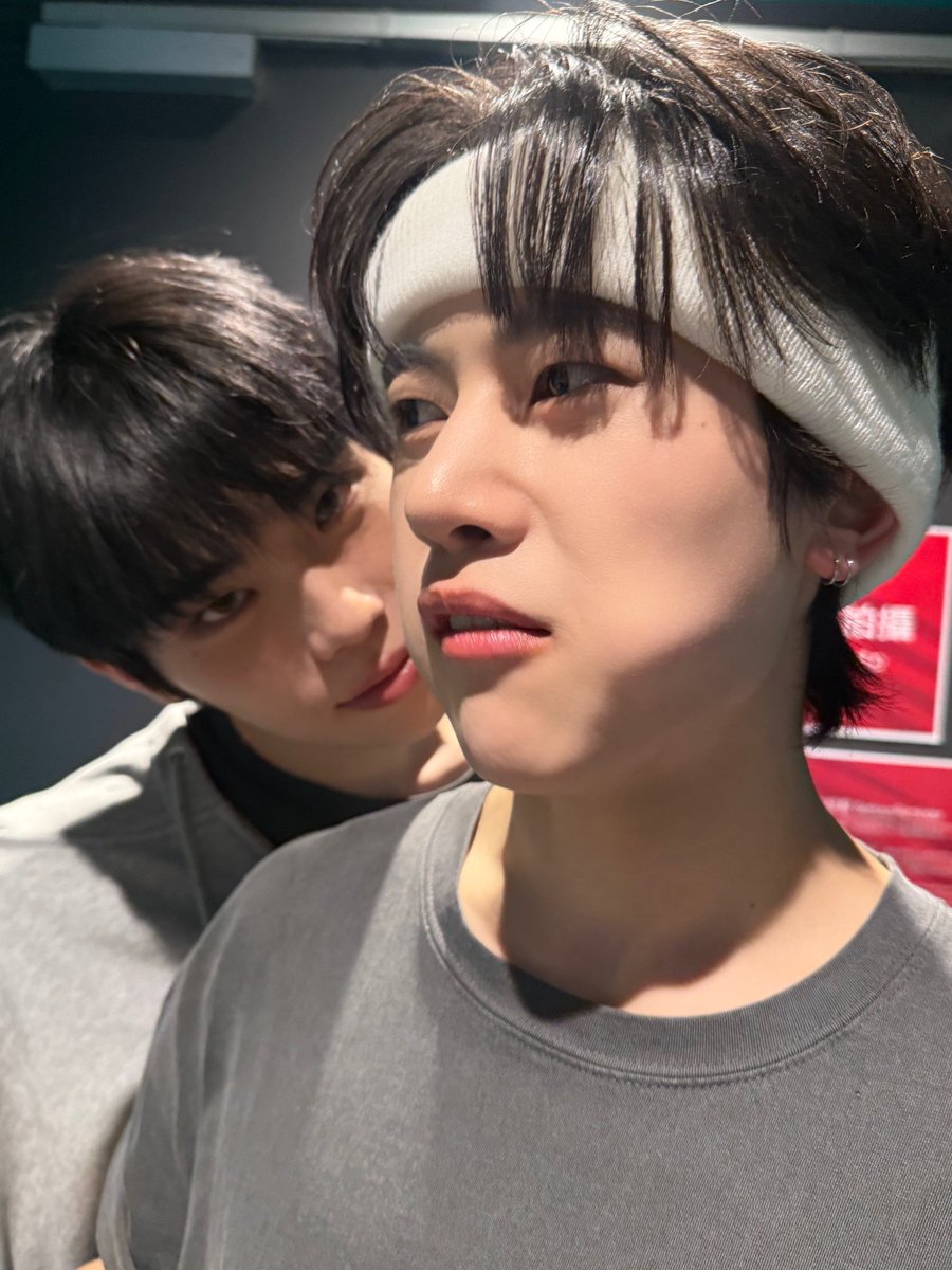 myseokryudan's tweet image. MATTHEW'S FACE AFTER TAERAE STOLE HIS FRUIT PLSSS