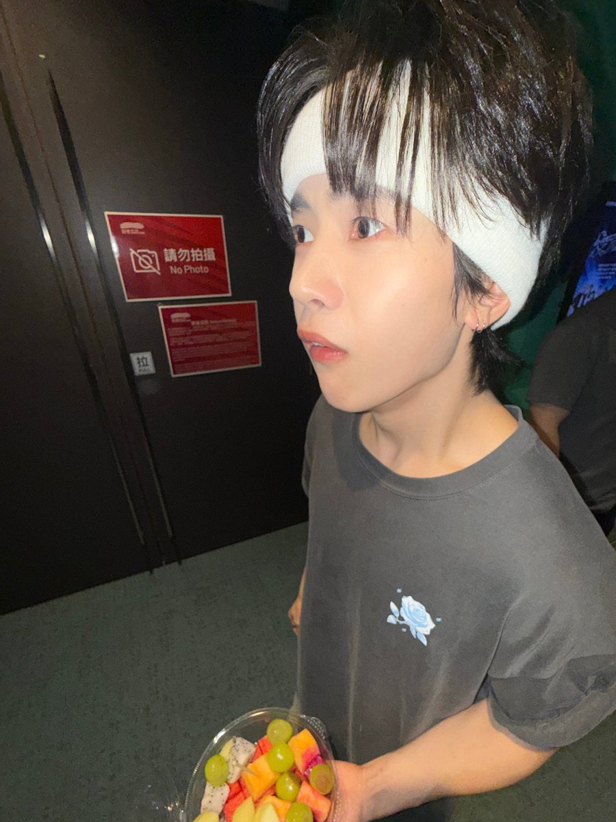 myseokryudan's tweet image. MATTHEW'S FACE AFTER TAERAE STOLE HIS FRUIT PLSSS