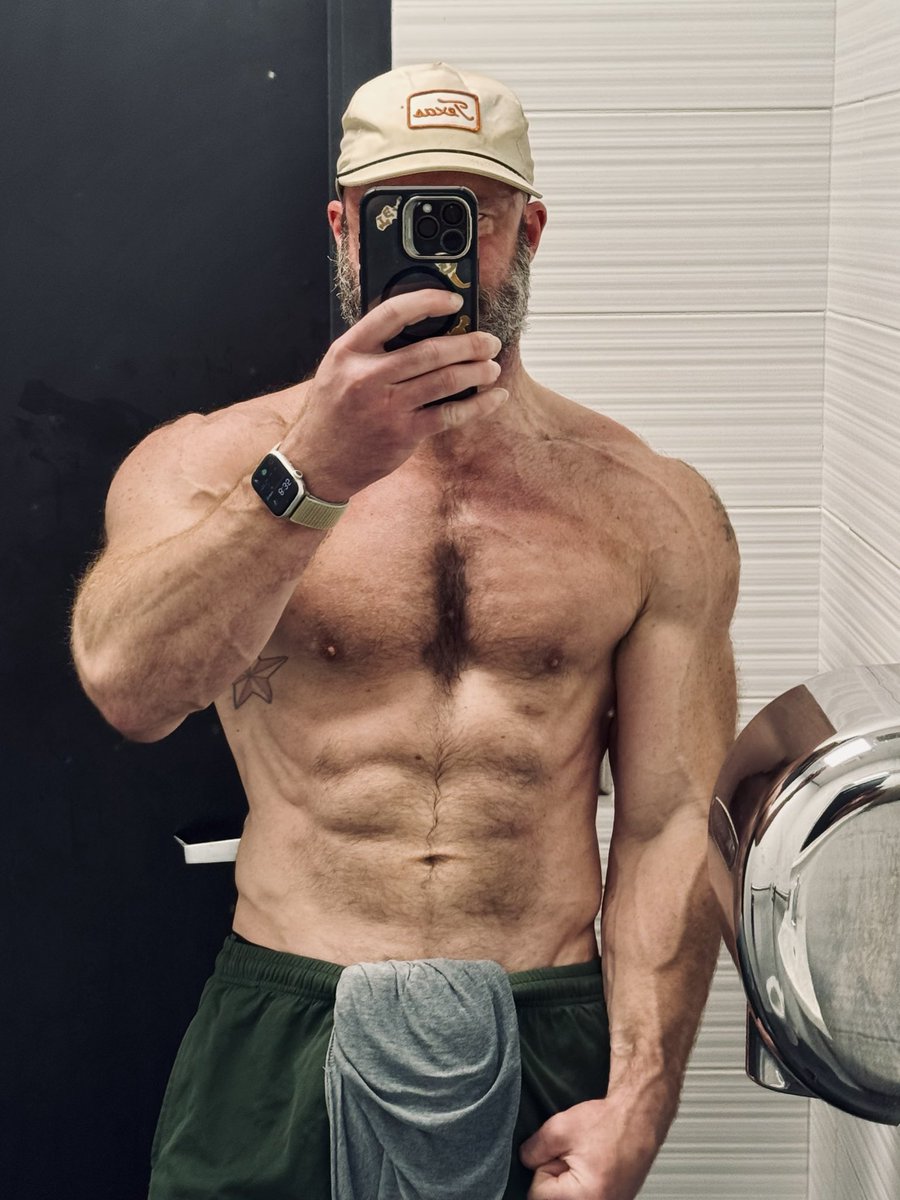 No gym today. Working on replacing boards on a rotten patio in anticipation of family coming over on Christmas Day. Pic from happier times earlier this week.