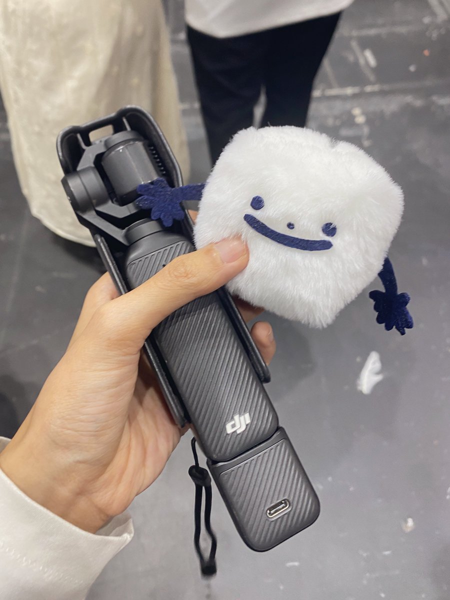 dyiroiro's tweet photo. 3rd year of going to #ComicFiesta2025 and believe what i got nowa freebies from fans!!!! thank you to those cute kind people they even wore nowa cosplays 🥺🫶🏻

3rd pic is from malay fan!! i was happy to see kuzunui while walking behind her coincidentally 🫶🏻 https://t.co/mQ9YCK2CZy